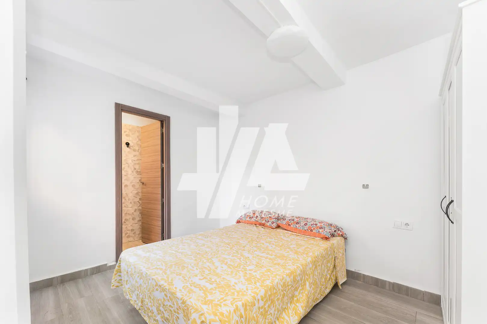 Dormitori de Casa o xalet en venda en Sant Adrià de Besòs amb Aire condicionat, Calefacció i Jardí privat