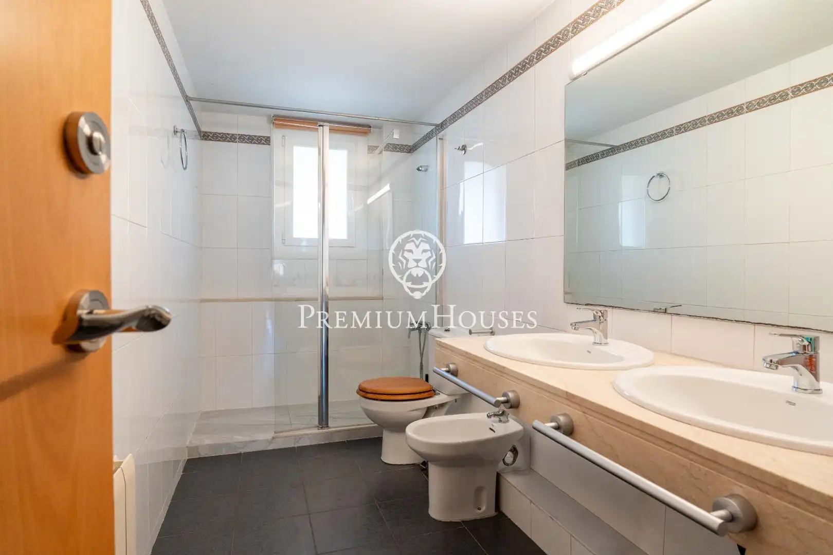 Bathroom of Ground floor for sale in Castelldefels  with Heating, Terrace and Storage room