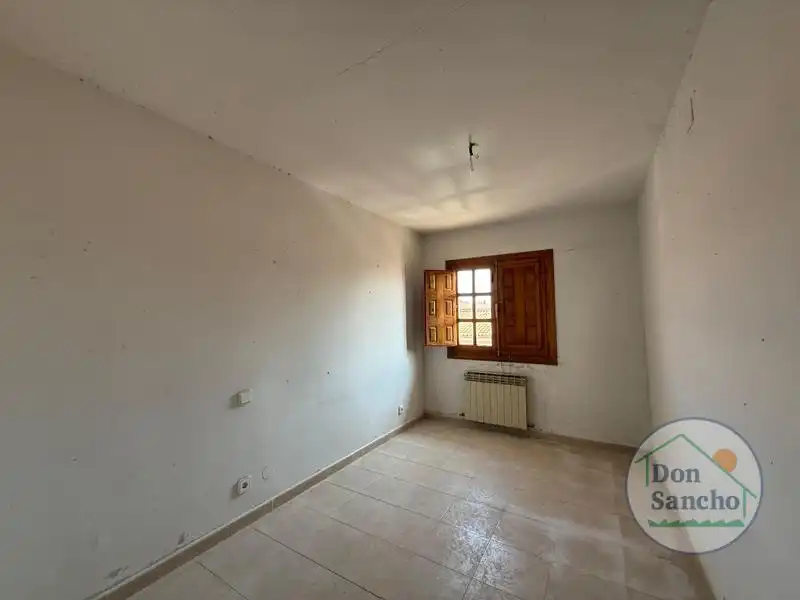 Casa adosada en venda en Mucientes amb Terrassa