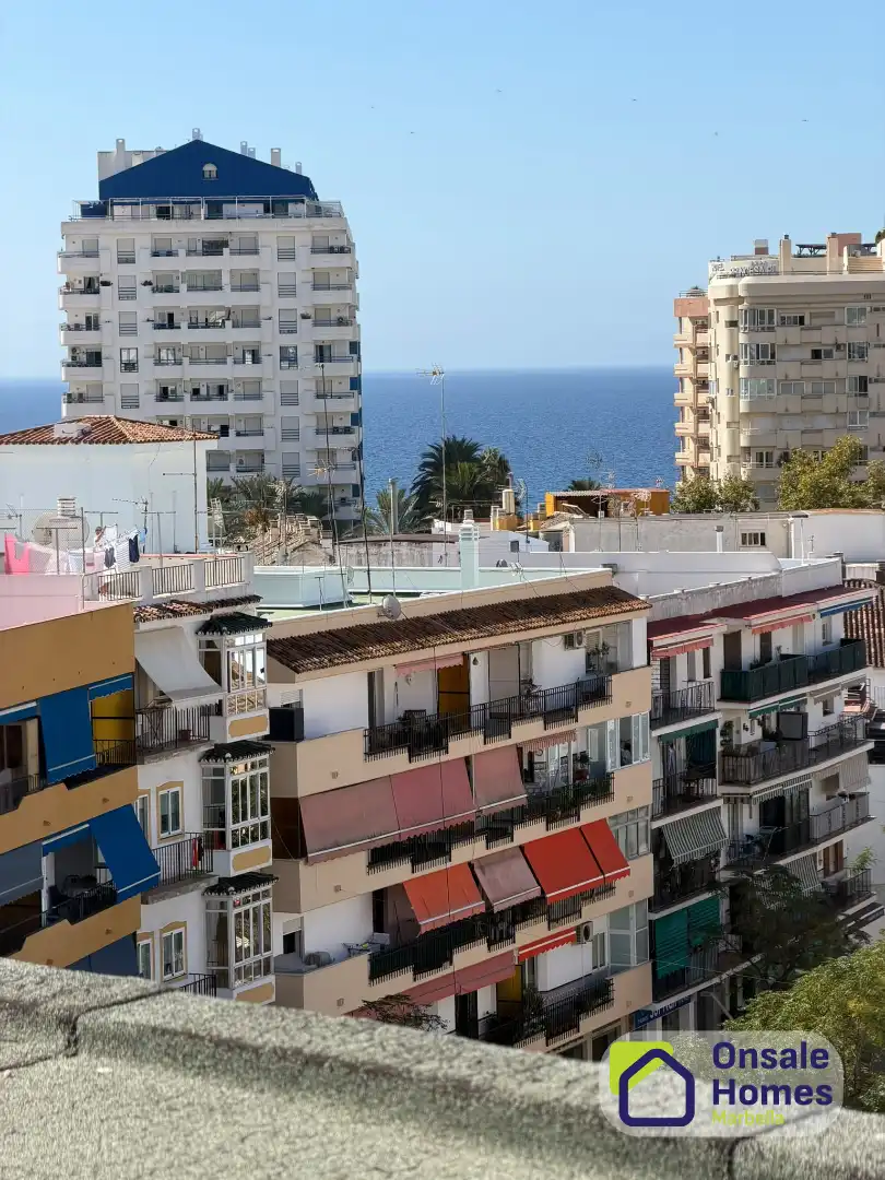 Vista exterior de Ático en venta en Marbella con Aire acondicionado, Terraza y Balcón