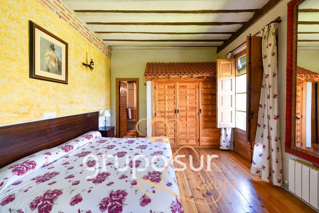 Bedroom of Country homes for sale in Olmedo  with Heating, Private garden and Parquet flooring