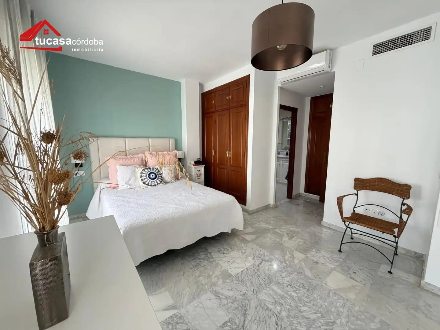 Dormitori de Casa adosada en venda en Córdoba amb Aire condicionat i Terrassa