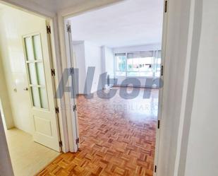 Bedroom of Flat for sale in  Madrid Capital