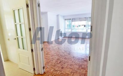 Bedroom of Flat for sale in  Madrid Capital