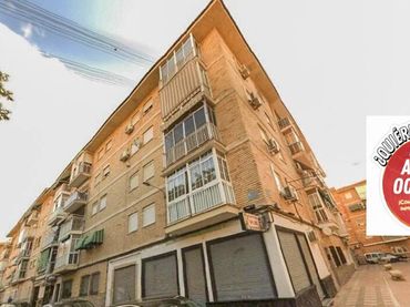 Pis amb ascensor en venda a Calle ARAPILES - BO PERAL
