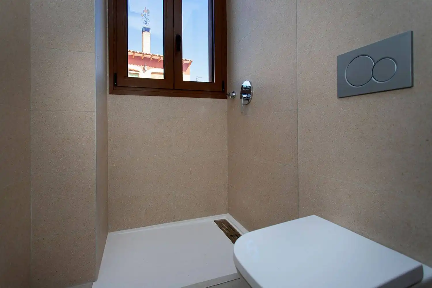 Badezimmer von Wohnung zum Verkauf in Hondón de las Nieves / El Fondó de les Neus mit Balkon