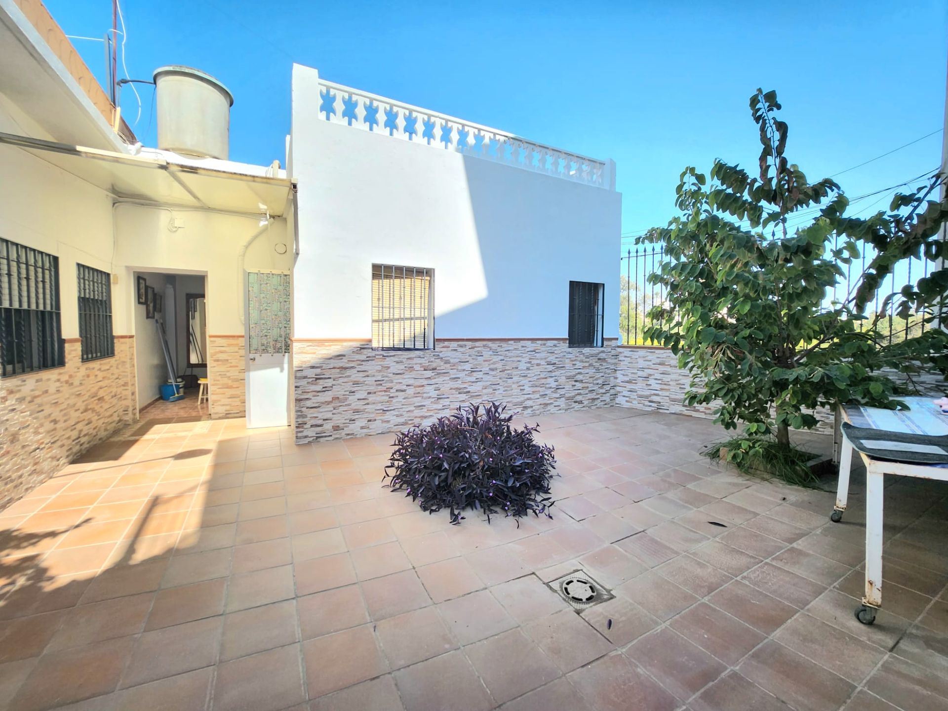 Exterior view of House or chalet for sale in Alcalá de Guadaira  with Private garden, Terrace and Storage room