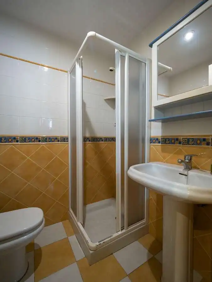 Badezimmer von Wohnung zur Miete in Roquetas de Mar mit Klimaanlage, Terrasse und Möbliert