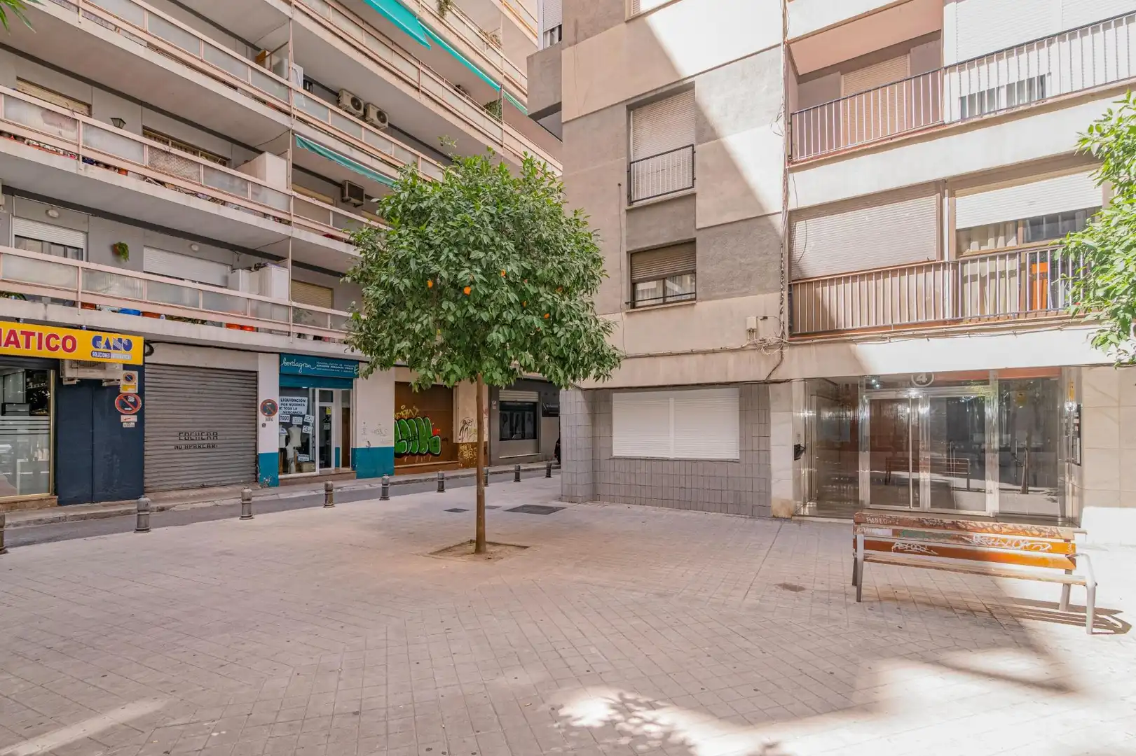 Vista exterior de Piso en venta en Granada con Calefacción y Amueblado