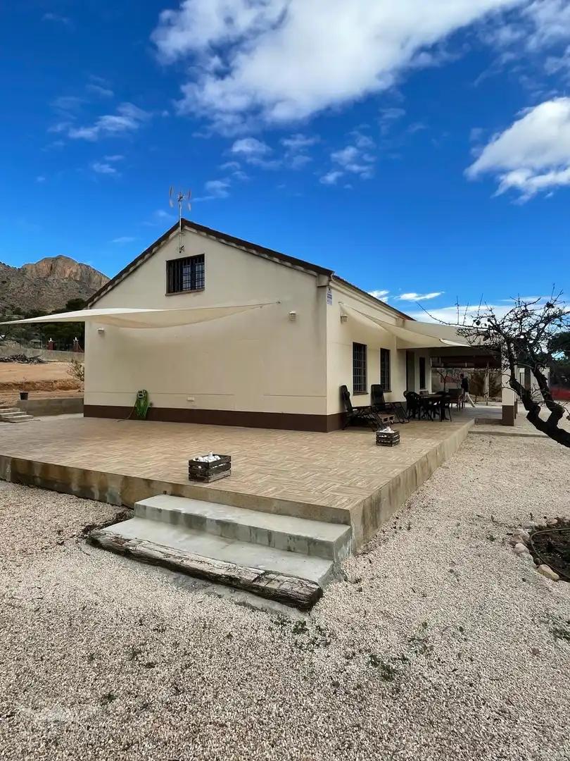 Vista exterior de Casa o xalet en venda en Jumilla amb Terrassa