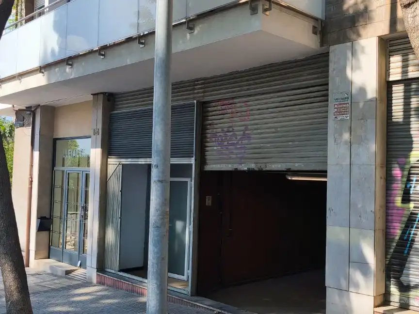Local de lloguer en Esplugues de Llobregat amb Aire condicionat