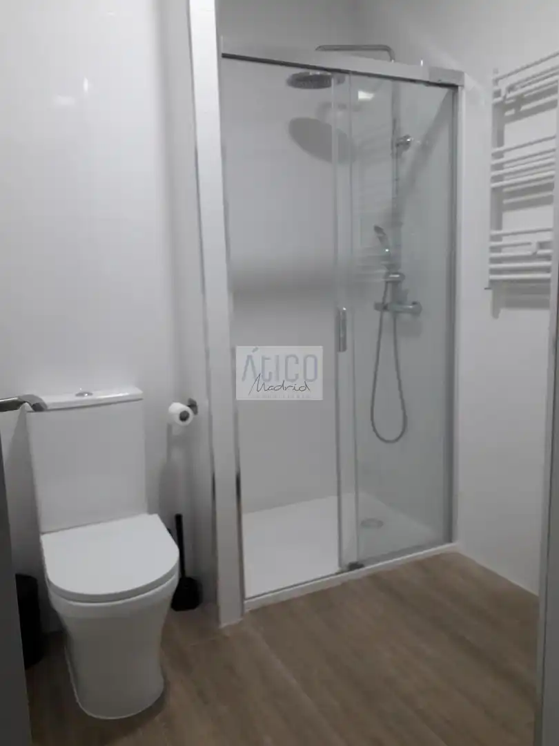 Badezimmer von Wohnung zur Miete in Puertollano mit Klimaanlage, Heizung und Terrasse