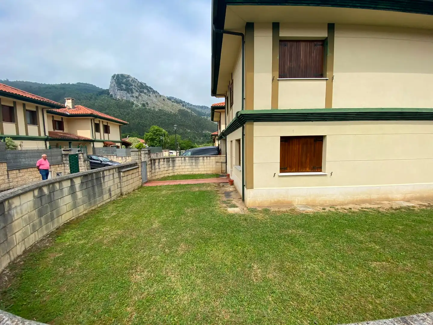 Vista exterior de Casa o chalet en venta en Castro-Urdiales con Calefacción, Jardín privado y Parquet