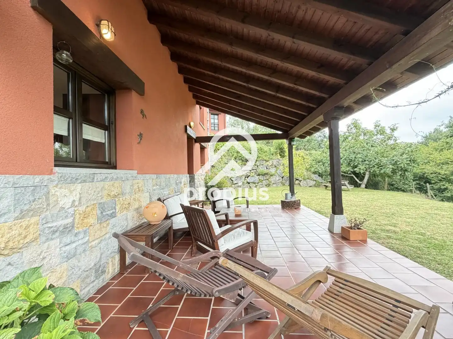 Terrassa de Casa adosada en venda en Cangas de Onís amb Calefacció, Jardí privat i Terrassa