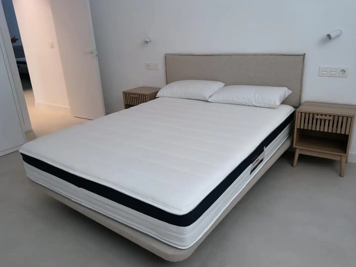 Schlafzimmer von Wohnung zur Miete in Marbella mit Klimaanlage, Heizung und Terrasse