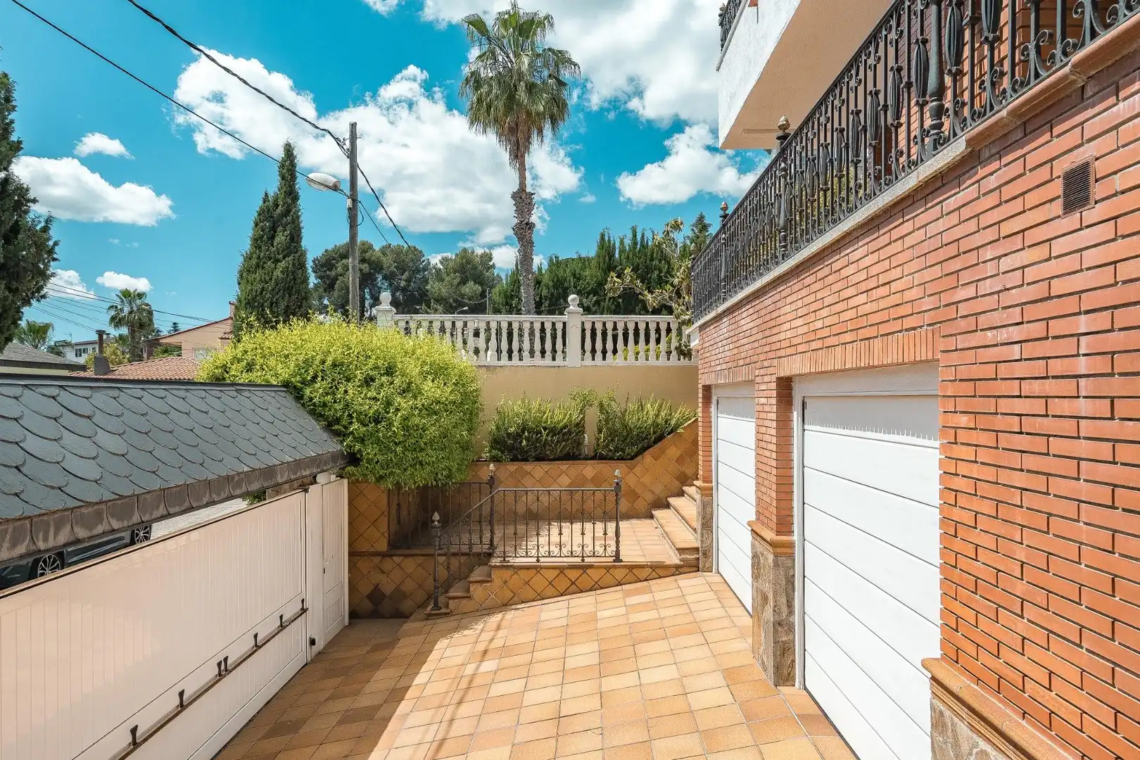 Vista exterior de Casa o xalet en venda en Pallejà amb Calefacció, Jardí privat i Terrassa