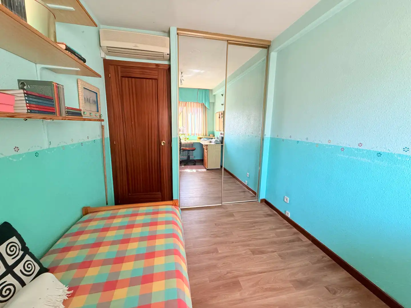 Habitación de Casa adosada en venta en San Sebastián de los Reyes con Aire acondicionado, Calefacción y Jardín privado