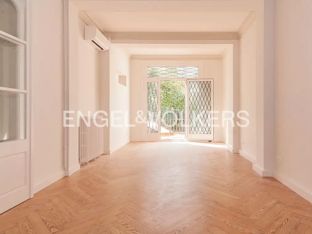 Sala de estar de Piso de alquiler en Barcelona con Aire acondicionado, Calefacción y Jardín privado