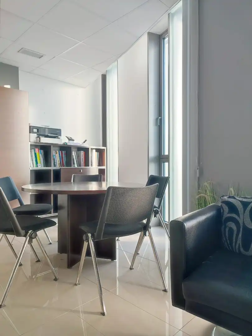 Büro zur Miete in Aranguren mit Klimaanlage, Heizung und Möbliert