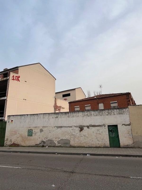 Vista exterior de Edificio en venta en Valladolid Capital