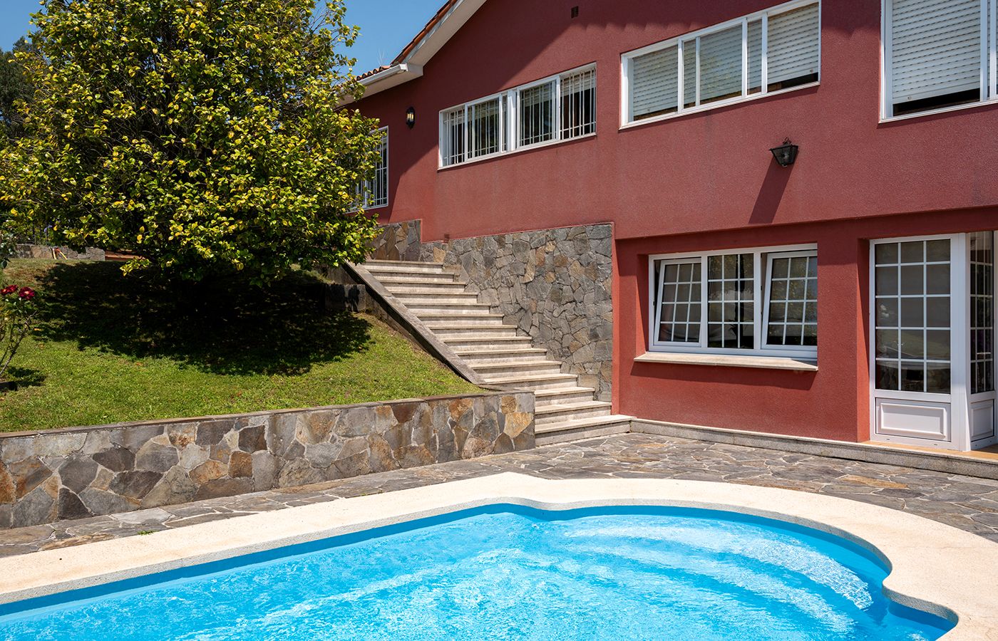 Piscina de Casa o xalet en venda en Culleredo amb Calefacció, Jardí privat i Parquet