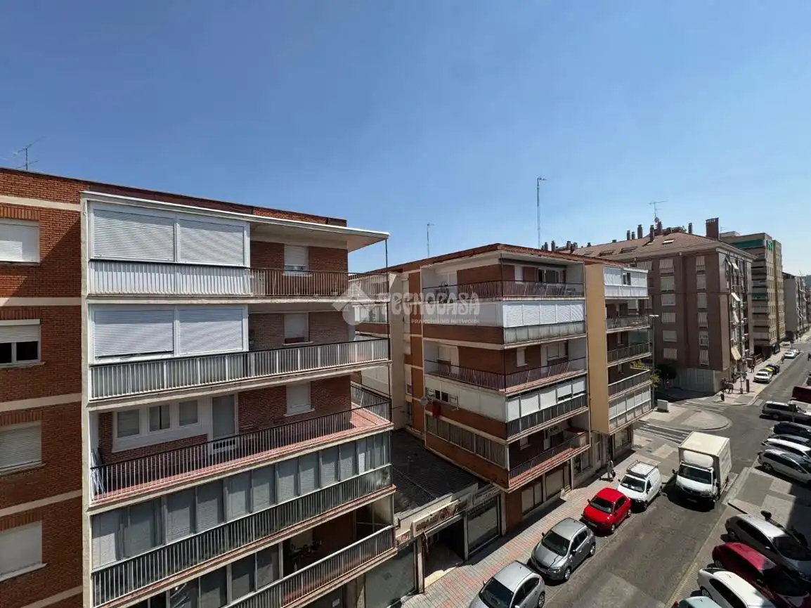 Vista exterior de Pis en venda en Palencia amb Calefacció i Parquet