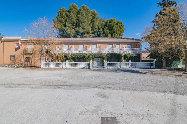 Edificio en Venta en Carretera HUELMA, 66 en Montejícar