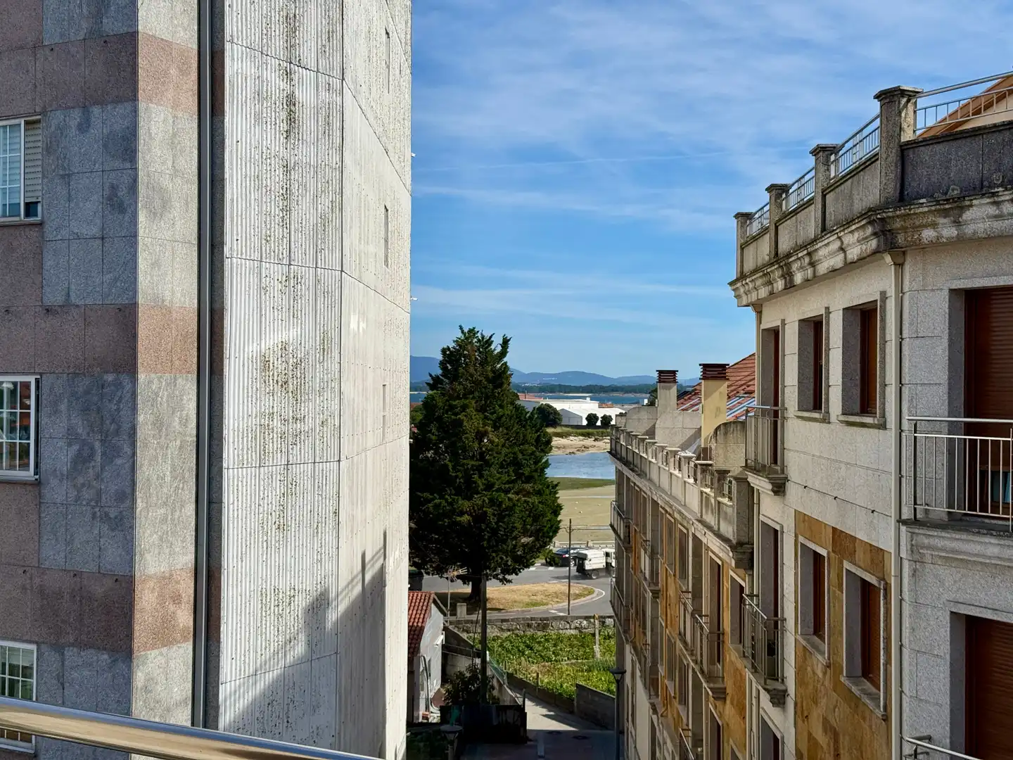 Vista exterior de Apartament en venda en O Grove   amb Calefacció, Traster i Moblat