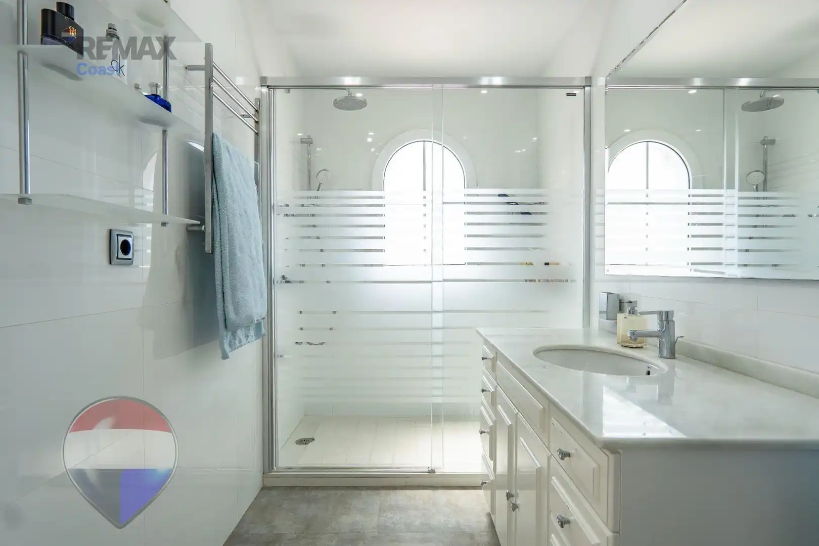 Badezimmer von Einfamilien-Reihenhaus zum Verkauf in Torremolinos mit Klimaanlage, Heizung und Terrasse