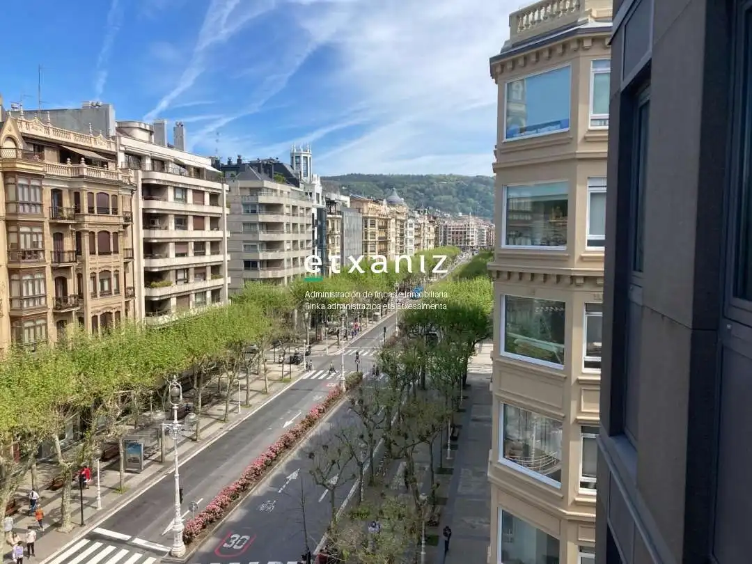 Vista exterior de Piso de alquiler en Donostia - San Sebastián  con Calefacción, Terraza y Horno