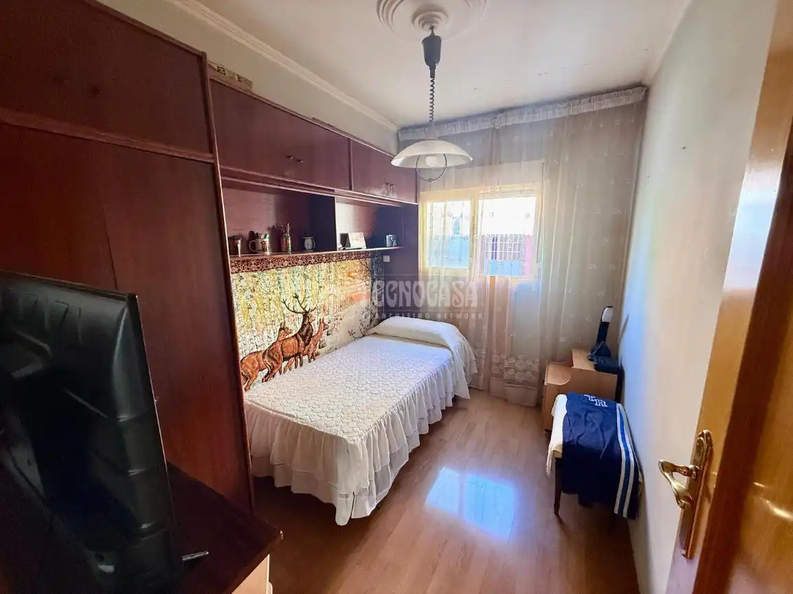 Bedroom of Flat for sale in Zaragoza  with Heating, Parquet flooring and Terrace