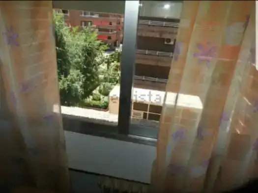 Terraza de Piso para compartir en Granada con Aire acondicionado, Jardín privado y Piscina