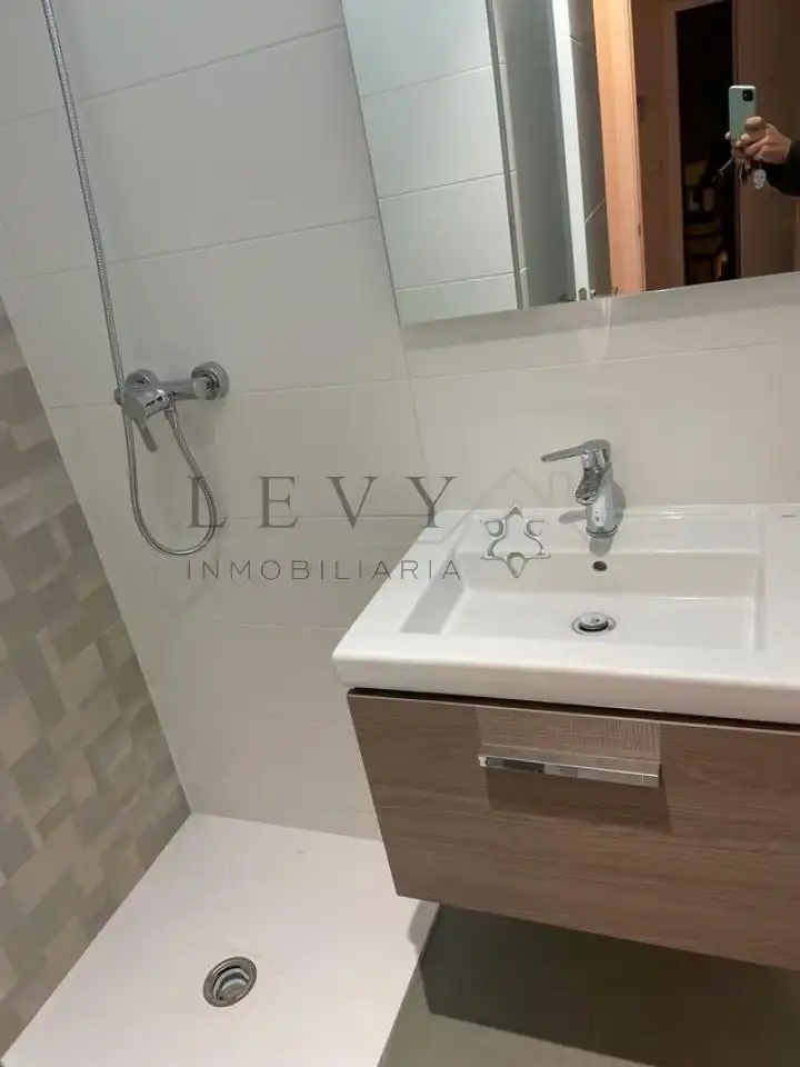 Baño de Piso en venta en Málaga con Calefacción, Trastero y Piscina