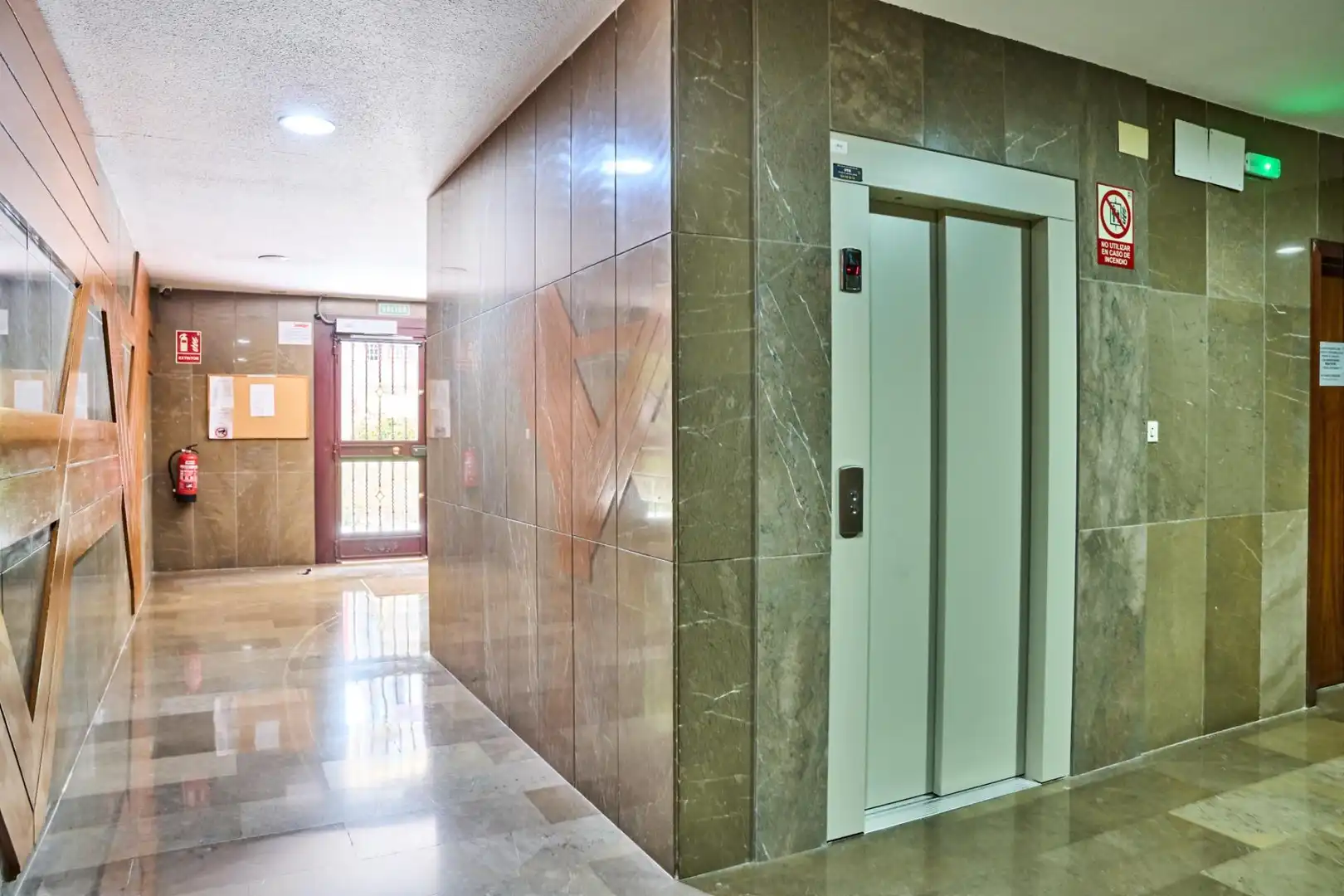 Piso en venta en Granada con Calefacción y Jardín privado