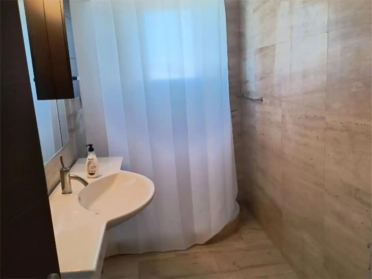 Badezimmer von Dachboden zur Miete in Alicante / Alacant mit Klimaanlage, Schwimmbad und Balkon