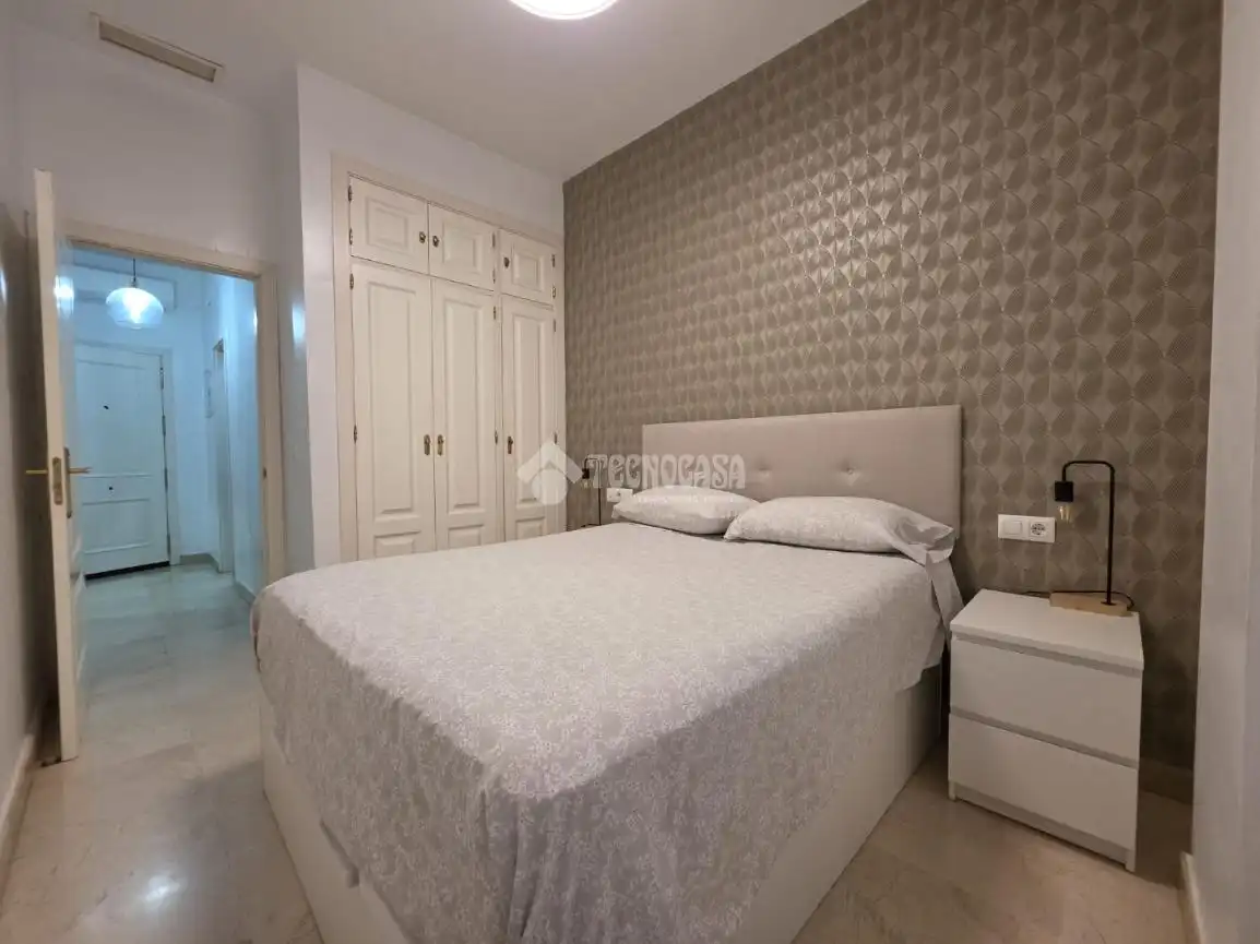 Bedroom of Flat for sale in Sevilla  with Air Conditioner