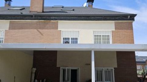 Foto 2 de Casa adosada en venda a Las Conejeras - Esparragal, Coslada