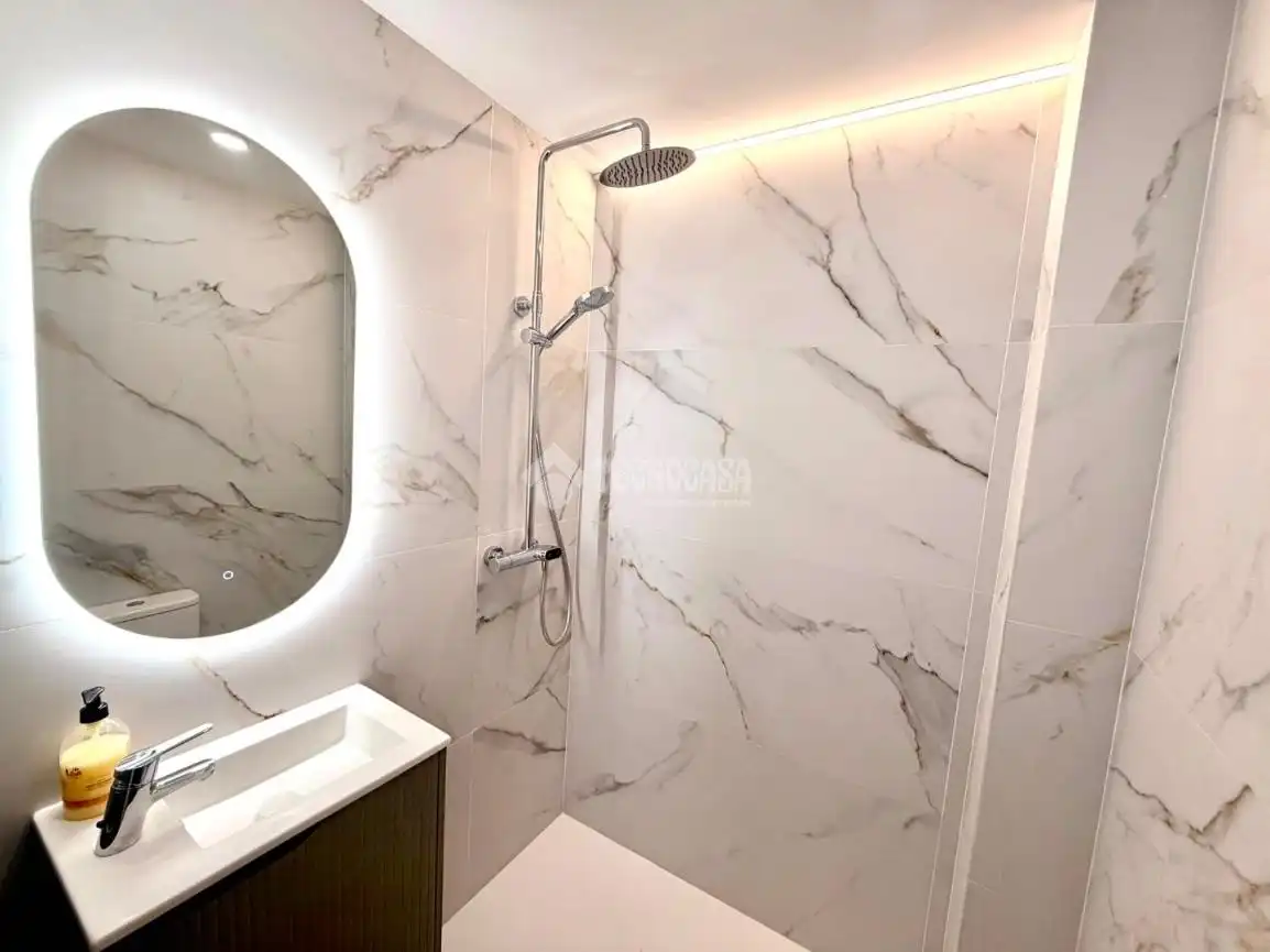 Baño de Piso en venta en Santander con Calefacción, Parquet y Amueblado