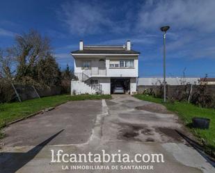 Vista exterior de Casa o xalet en venda en Santa Cruz de Bezana amb Calefacció, Jardí privat i Traster