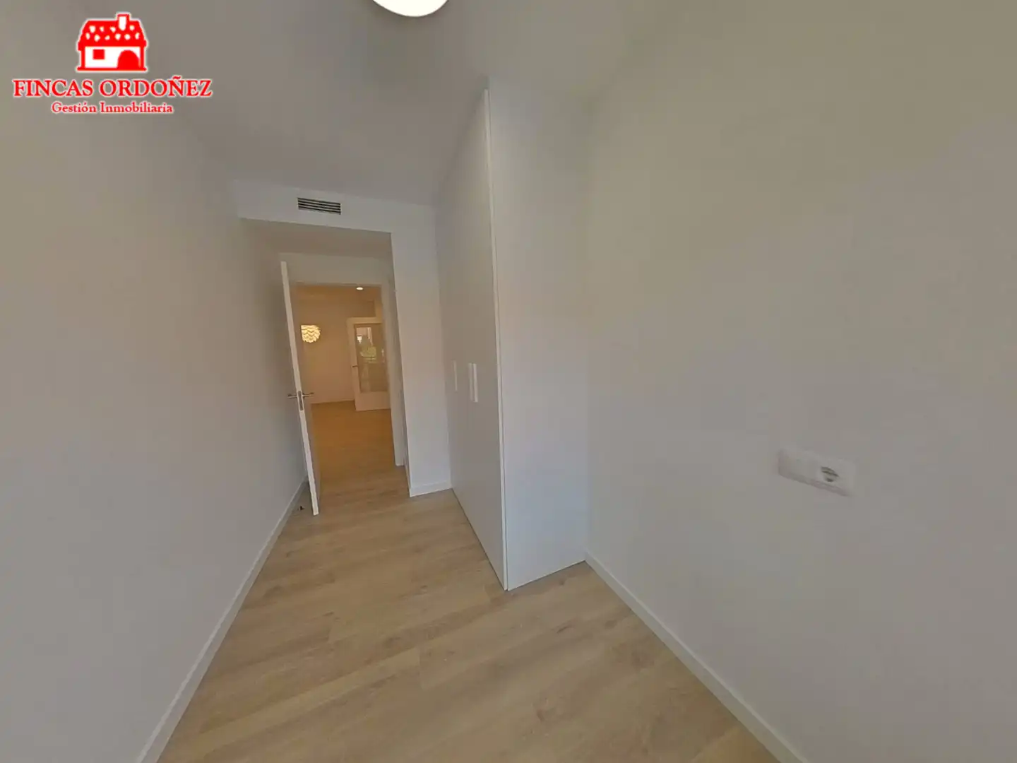 Schlafzimmer von Wohnung zum Verkauf in Sant Andreu de la Barca mit Klimaanlage, Heizung und Balkon