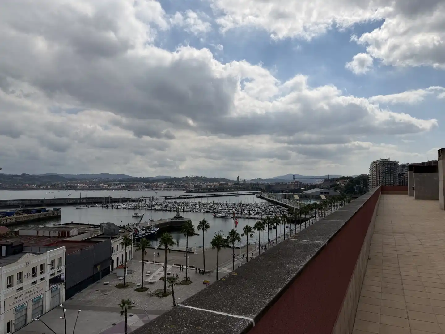 Vista exterior de Apartament en venda en Santurtzi  amb Calefacció, Terrassa i Moblat