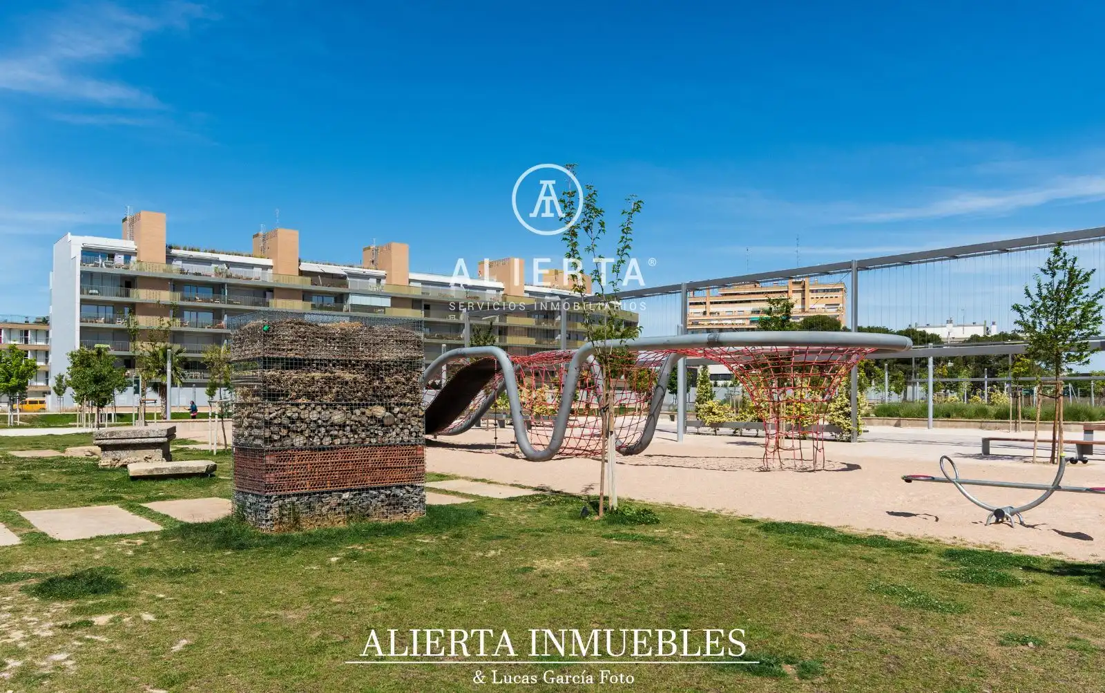 Vista exterior de Casa adosada en venda en Zaragoza amb Aire condicionat, Calefacció i Traster