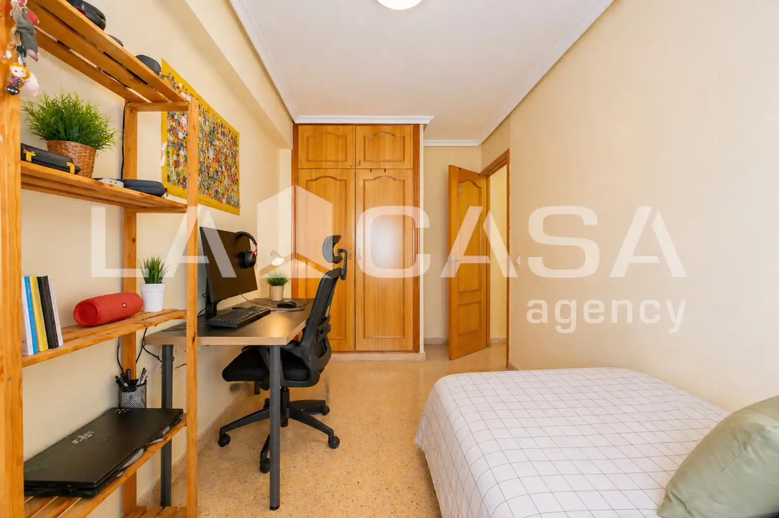 Schlafzimmer von Wohnung zur Miete in Valencia mit Klimaanlage, Möbliert und Balkon