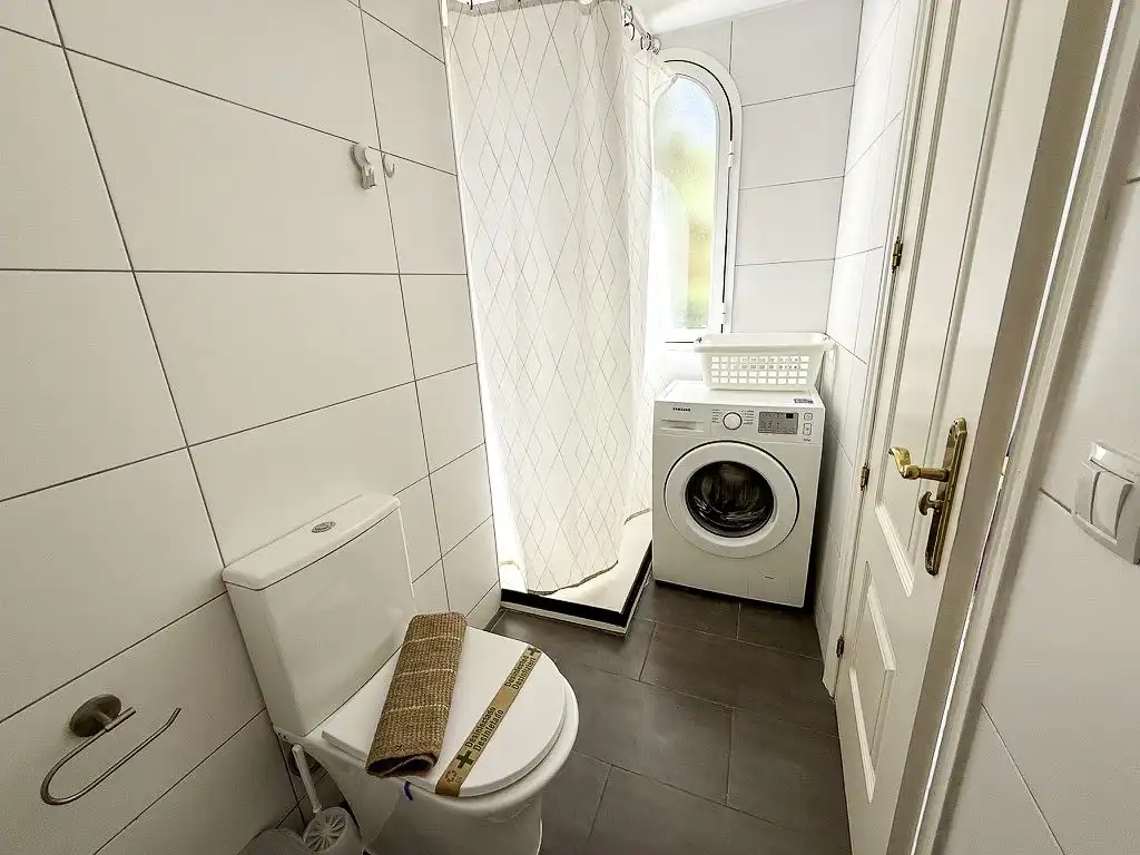 Baño de Apartamento en venta en Marbella con Aire acondicionado, Trastero y Piscina comunitaria