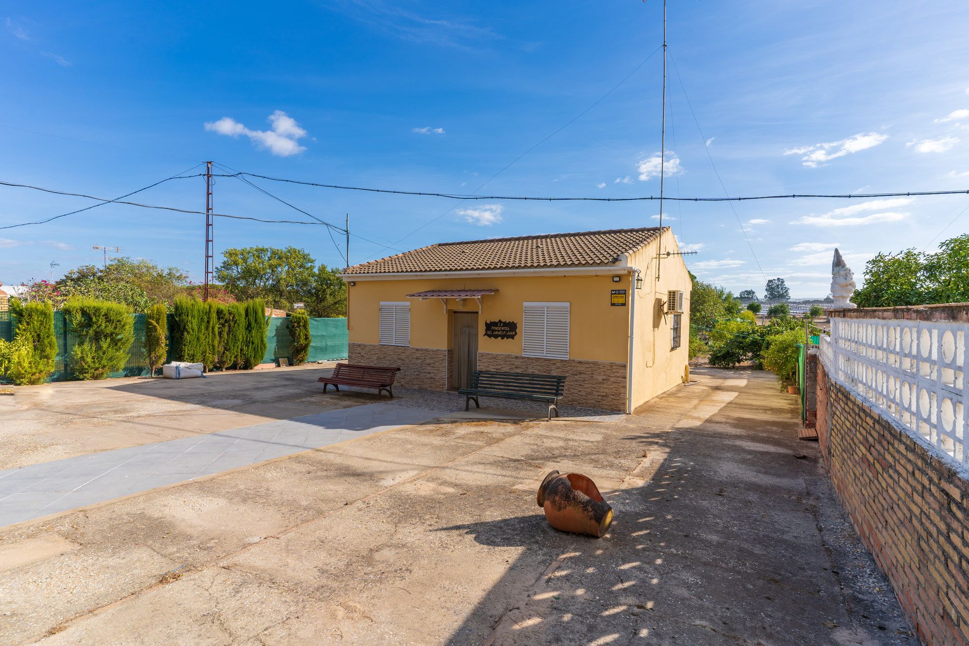 Vista exterior de Finca rústica en venta en Bonares con Aire acondicionado, Jardín privado y Terraza