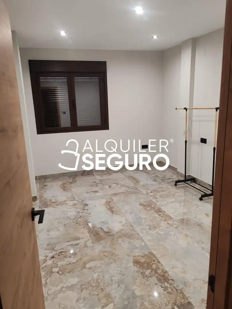 Sala de estar de Casa o chalet de alquiler en Jun con Aire acondicionado, Terraza y Piscina