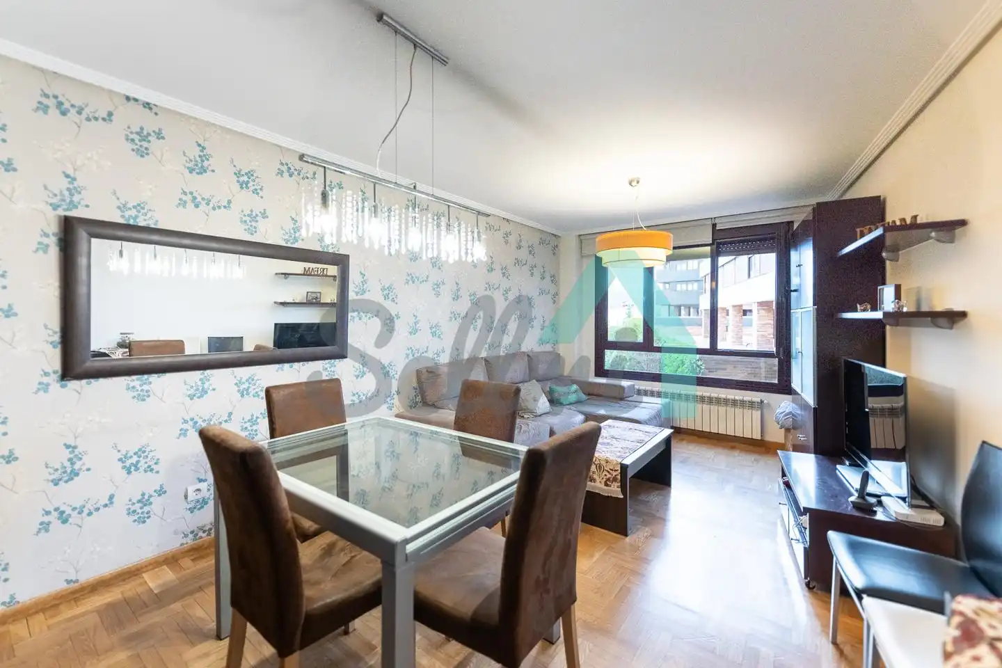 Sala de estar de Piso en venta en Oviedo  con Calefacción, Parquet y Trastero