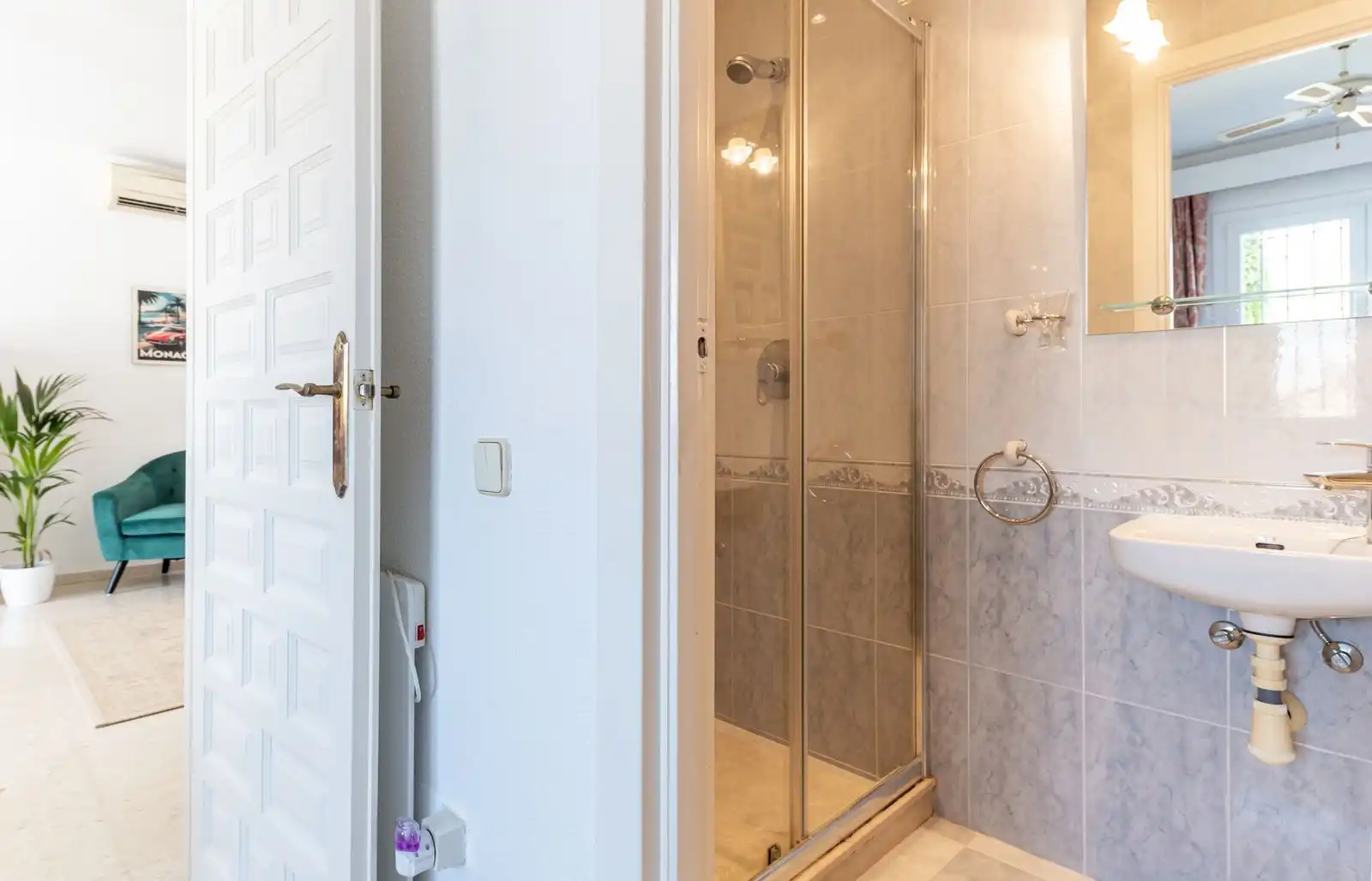 Baño de Piso en venta en Estepona con Aire acondicionado, Terraza y Amueblado