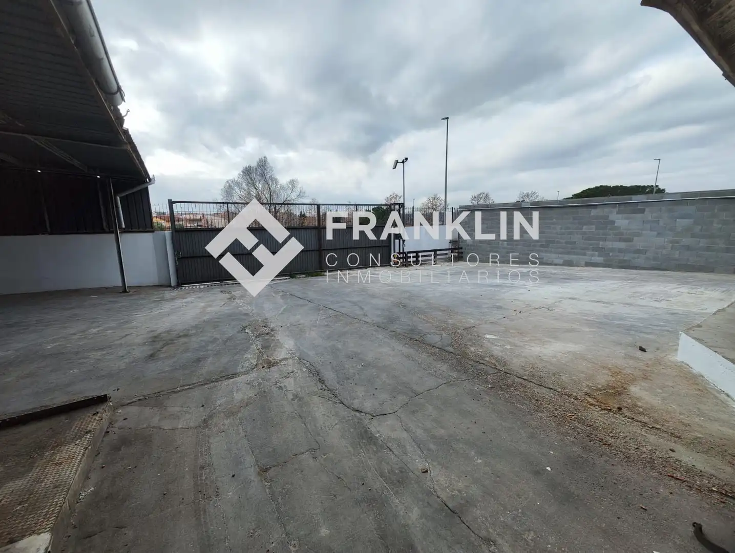 Industrial buildings for rent in Carrer Cantàbria, 13, Parc Central
