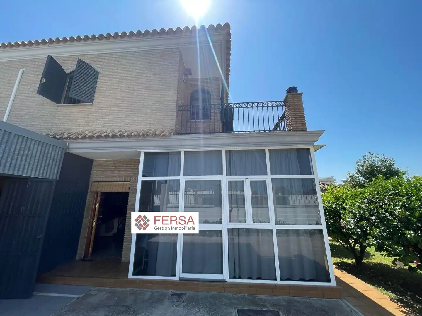 Vista exterior de Casa o xalet en venda en El Puerto de Santa María amb Aire condicionat, Calefacció i Jardí privat